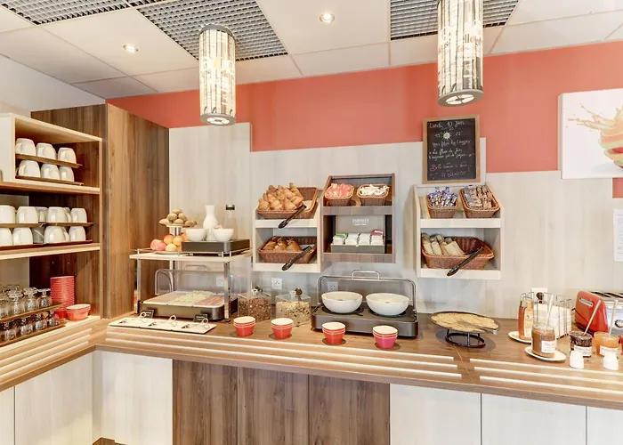 Ace Montlucon ホテル 3*