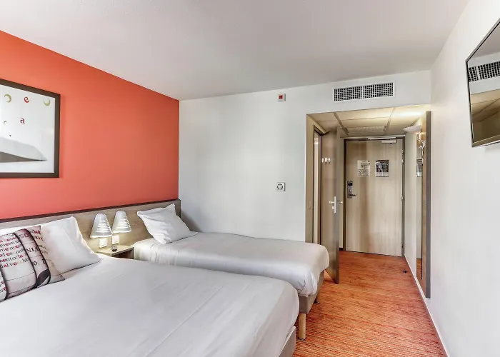 ホテル Ace Montlucon 3*