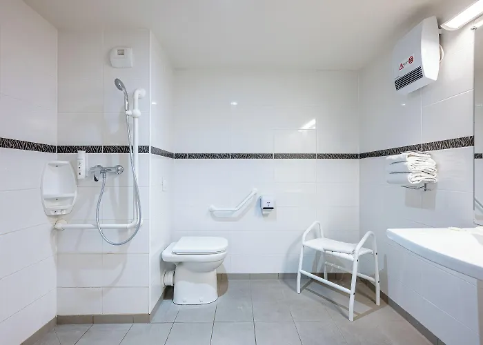 Ace Montlucon ホテル