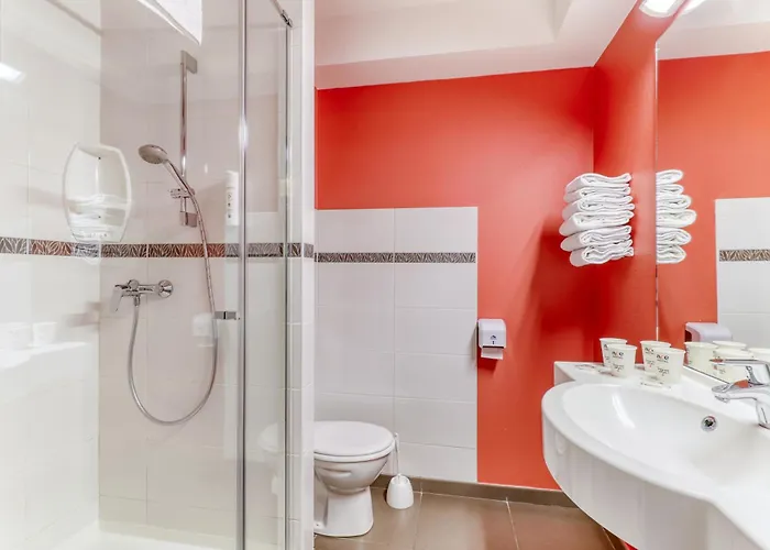 ホテル Ace Montlucon Saint-Victor-des-Oules