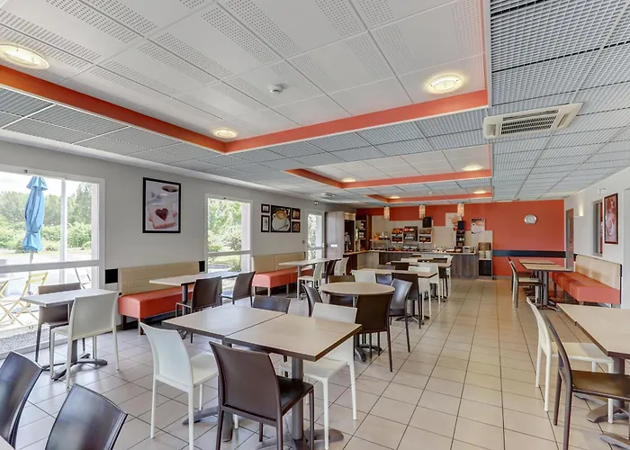 Ace Montlucon ホテル